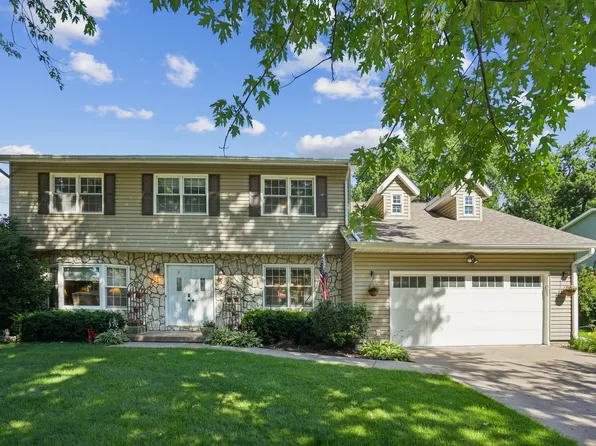 4340 Edwards Ct, Davenport, IA 52807