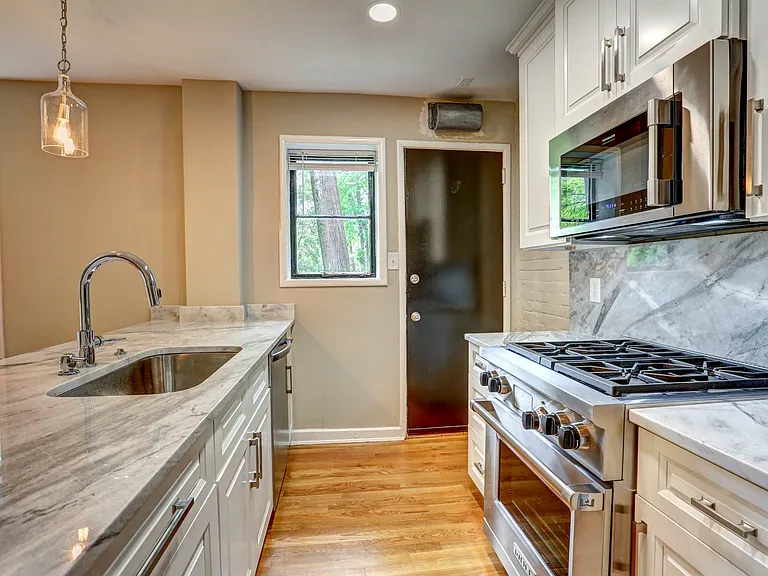 101 Tempsford Ln #D — Photo 23