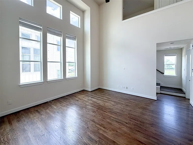 1803 Crestdale Dr — Photo 10