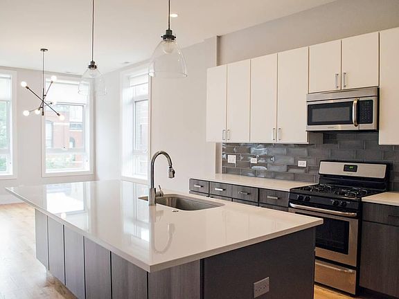2nd image of 849 W Armitage Ave #2