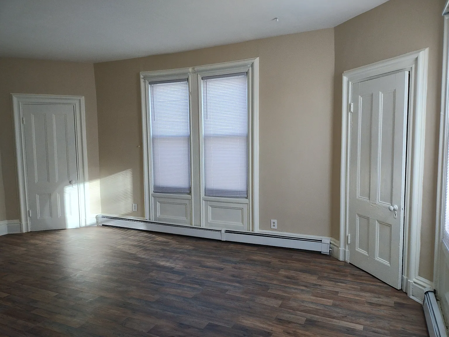 3 bed, 1100 sqft, $2,150 — Photo 4
