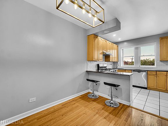 3rd image of 4006 W Nelson St #6B