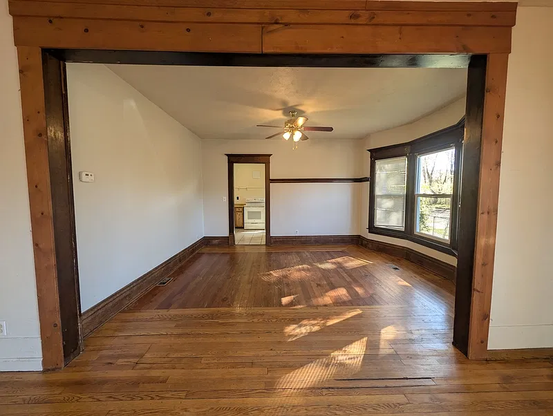 4 bed, 2.0 bath, 2093 sqft, $1,600 — Photo 3