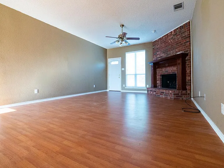 3404 Almond Ln — Photo 4