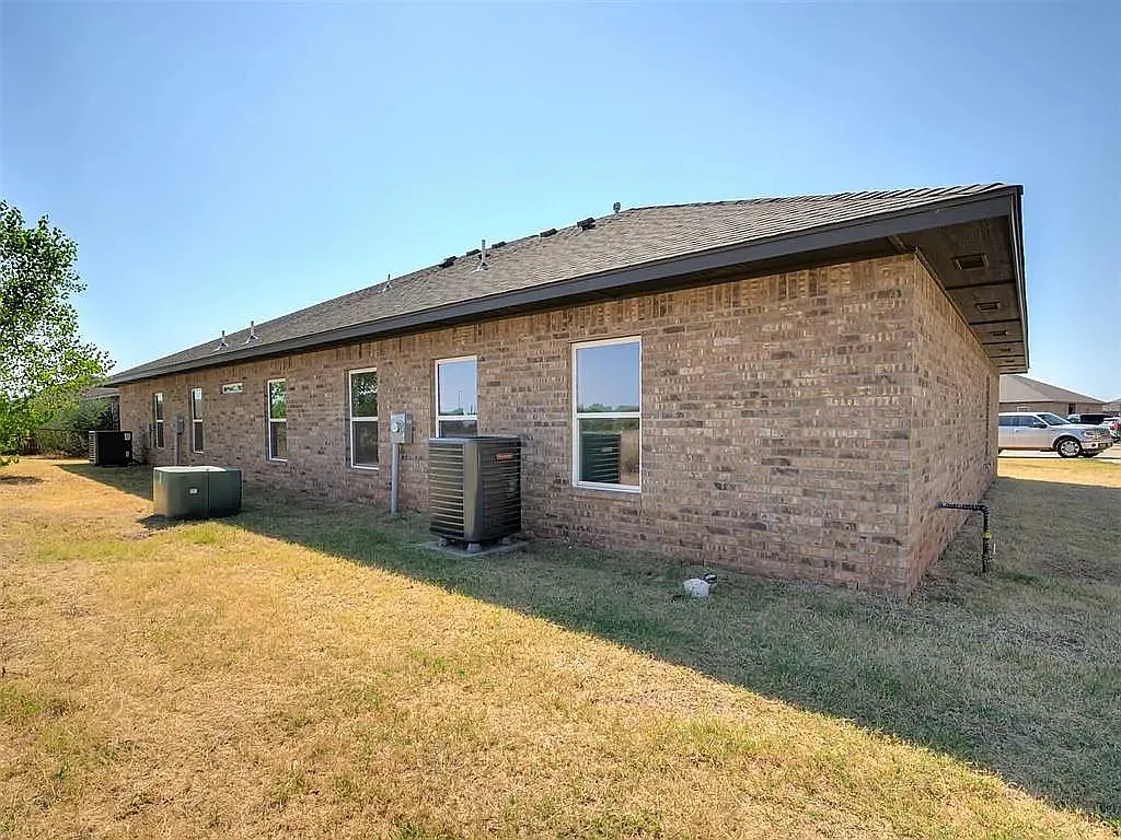 Tuttle Duplex Side 1 — Photo 3