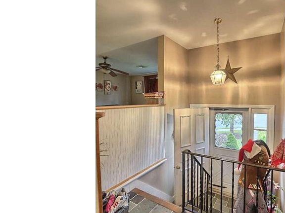 5th image of 610 Forest St