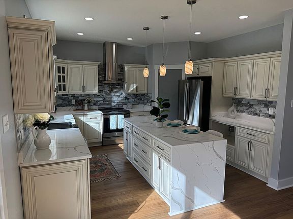 2nd image of 603 Elmwood Ave