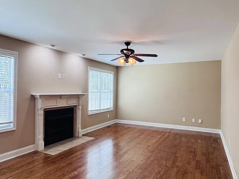 2469 Senseney Dr — Photo 5