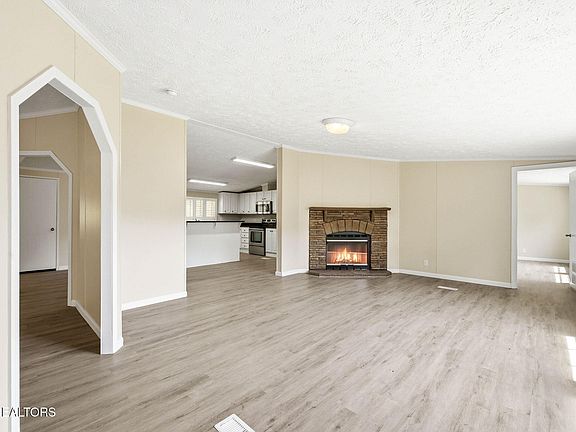 5th image of 835 Mountain View Rd
