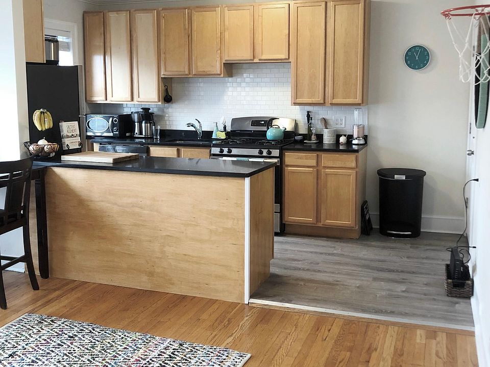 1st image of 3325-3327 N Lakewood Ave #3