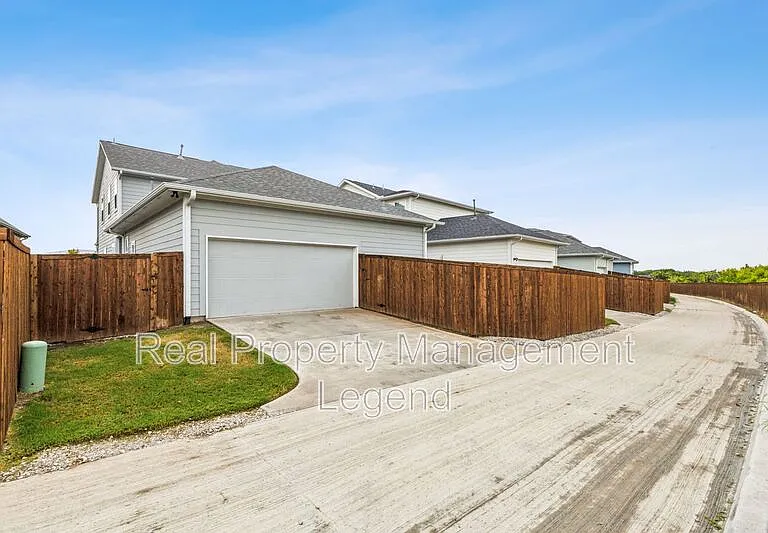 6644 Windfall Dr — Photo 29