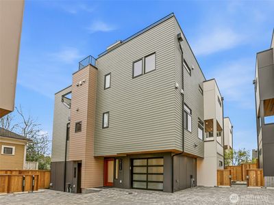 1412 N 47th Street #B, Seattle, WA, 98103