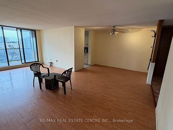 3rd image of 17 Knightsbridge Rd #1202