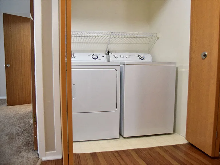 Windsor Place Apartments — Photo 6