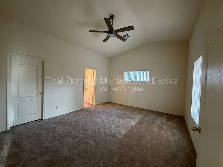 15847 W Saguaro Ln — Photo 10