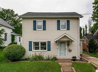 1381 W 5th St, Dubuque, IA 52001