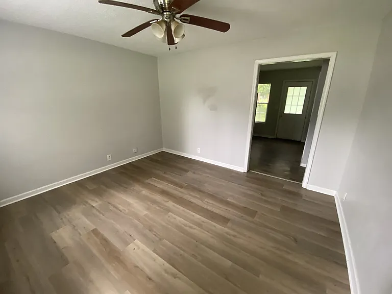 109 Gail St — Photo 2