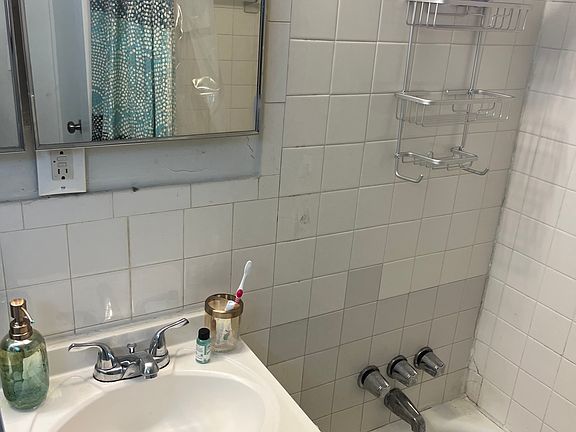2nd image of 5353 Richmond Ave #6