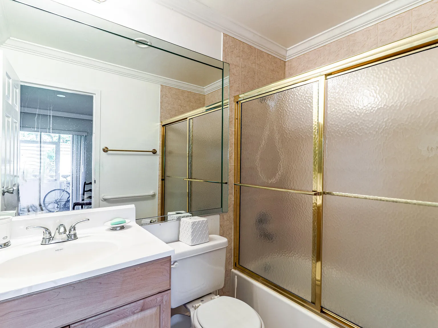 1 bed, 1.5 bath, 720 sqft, $1,490 — Photo 4