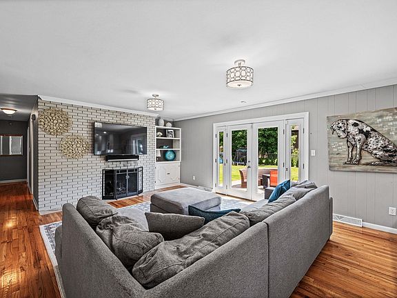 2nd image of 19218 Orchard Heights Dr