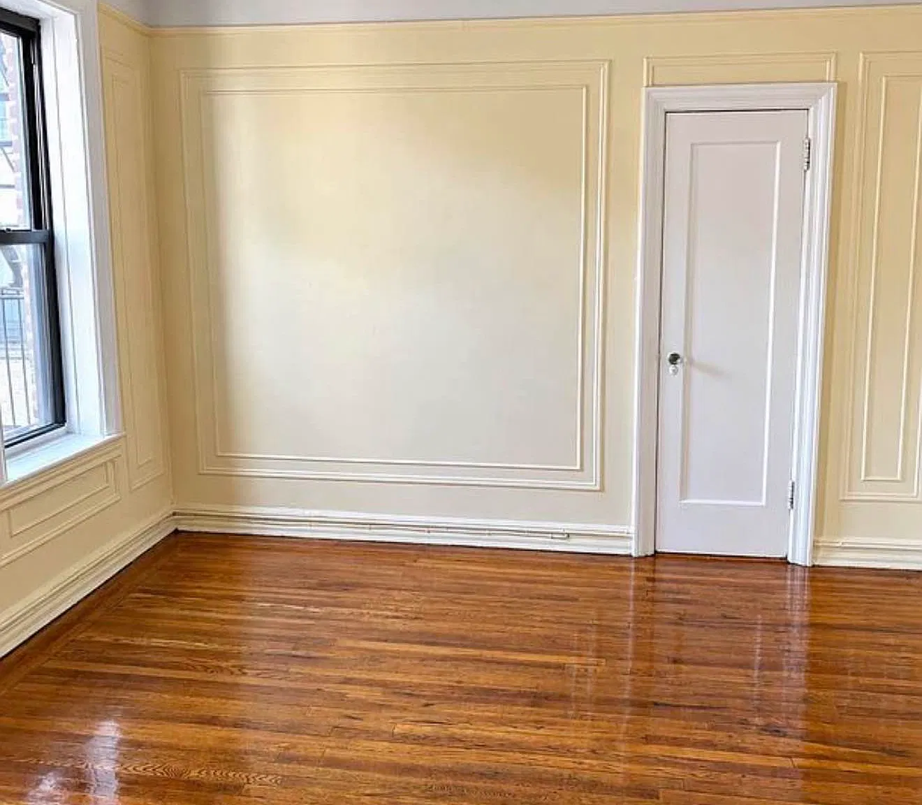 4530 Broadway — Photo 3