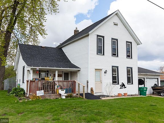 4th image of 216 Willow St N