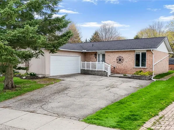 9 Village Rd, Wellesley, ON N0B 2T0