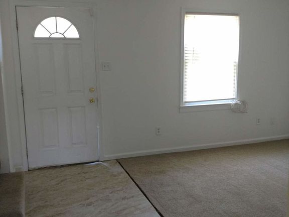 3rd image of 614 Denton Cir