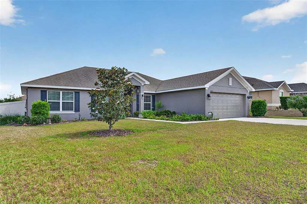 4 bed, 2.0 bath, 1858 sqft, $1,995 — Photo 2