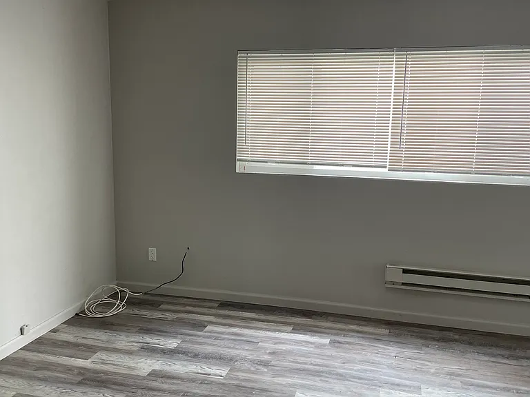 1915 1/2 Addison St #103 — Photo 2