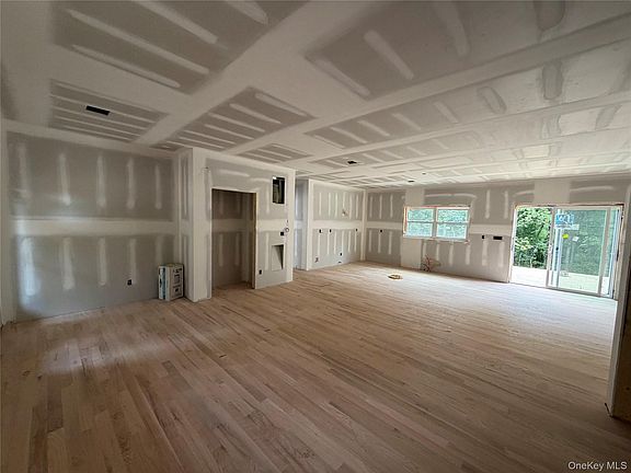 4th image of 213 Tuckers Corners Road