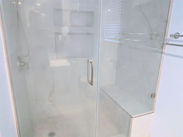 6223 Gladewell Dr — Photo 6