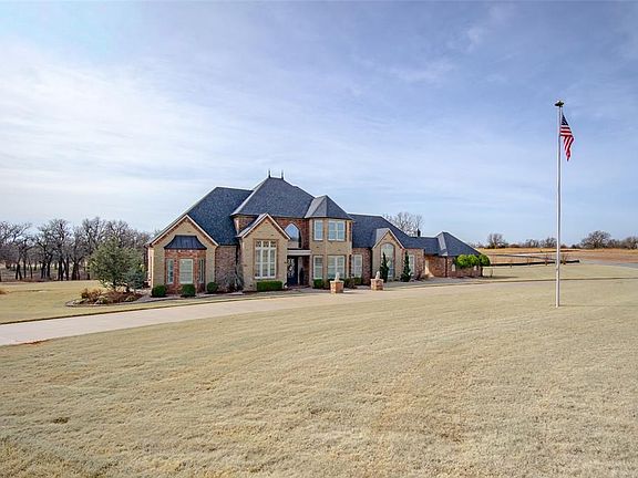 3rd image of 2265 Clubhouse Dr