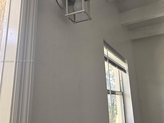 4th image of 250 SW 11th Ave APT 6