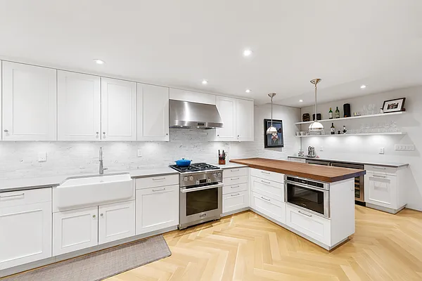 Sold by Warburg | media 5