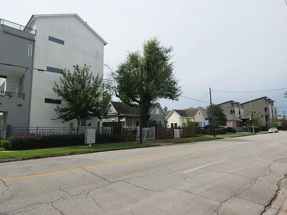 2nd image of 1311 Crockett St
