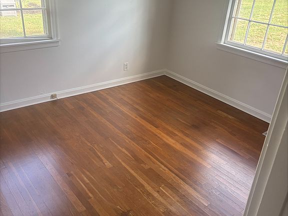3rd image of 720 Dover Rd