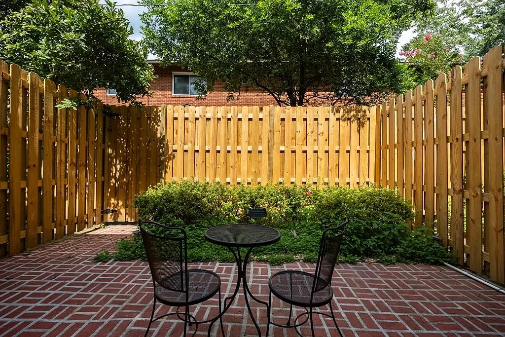 2 bed, 1.5 bath, 1064 sqft, $1,800 — Photo 2