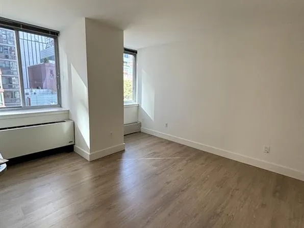 510 West 52nd Street image 3 of 6