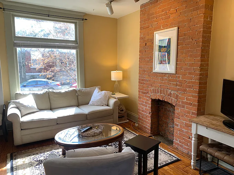 142 W 6th Ave — Photo 1