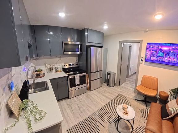 4th image of 1415 Bennett Ave #208