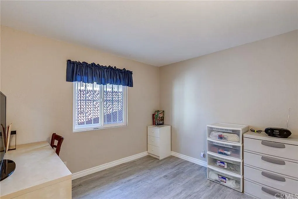 3 bed, 1350 sqft, $2,900 — Photo 4