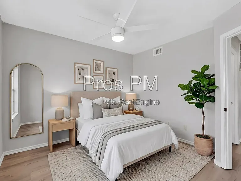 734 W Collins St — Photo 16