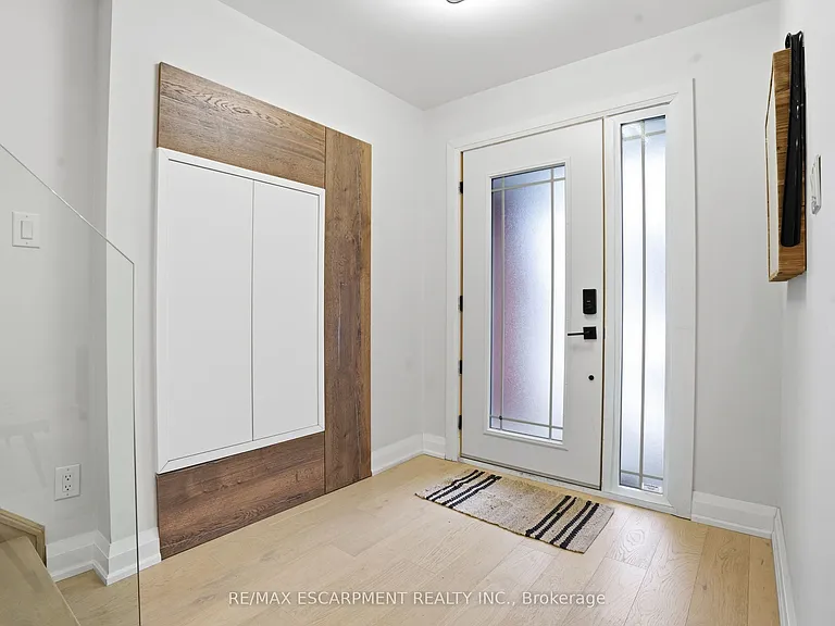 108 Greenshire Dr — Photo 2