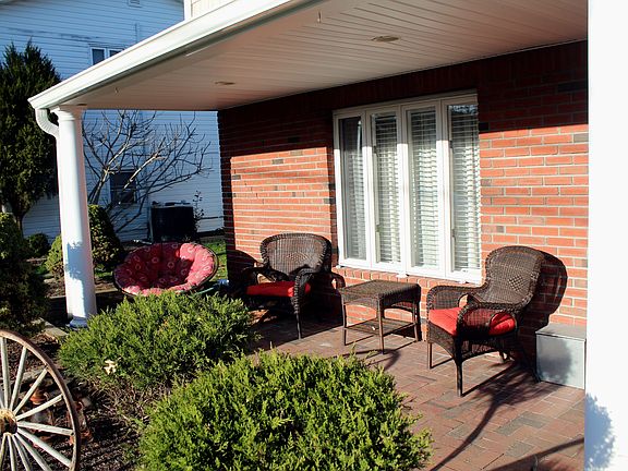 4th image of 18 Deerfield Ct