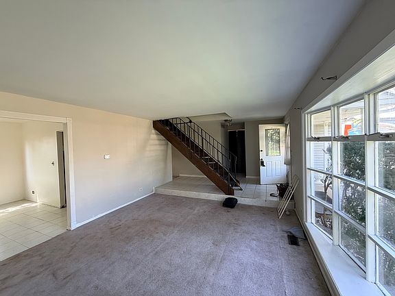5th image of 375 Longford Dr