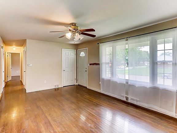 4th image of 2601 Powhattan Pl