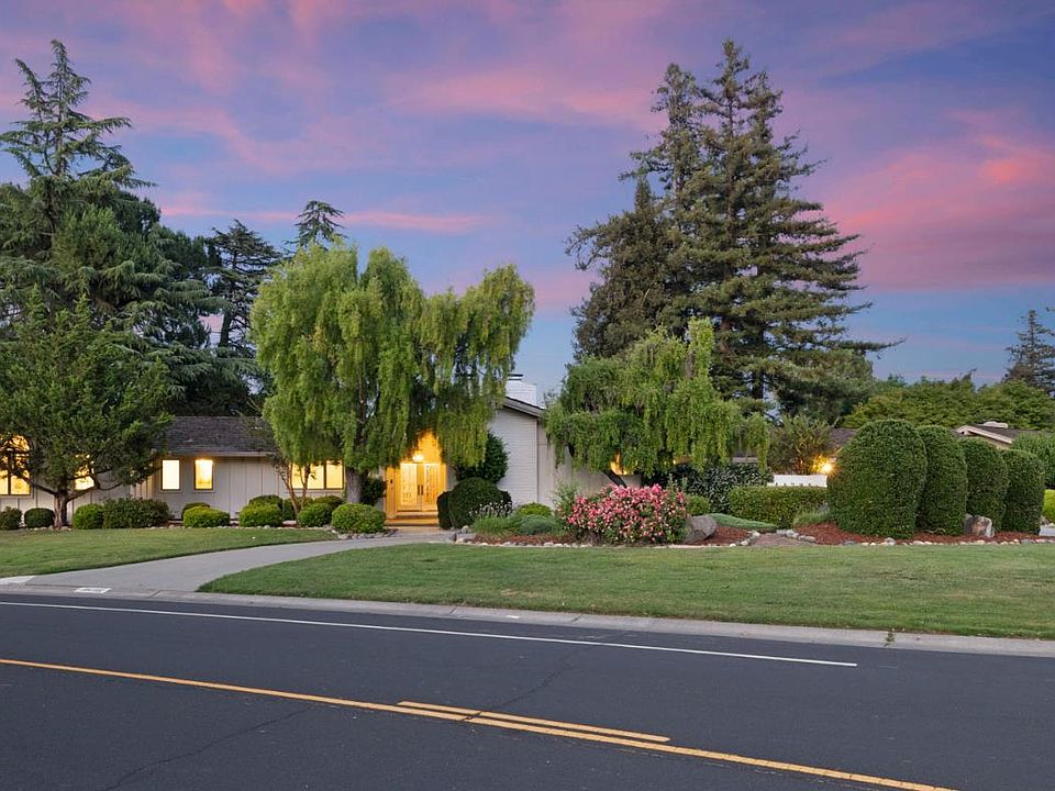 1st image of 44795 Country Club Dr