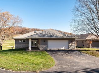 616 Country Club Ln, Onalaska, WI 54650