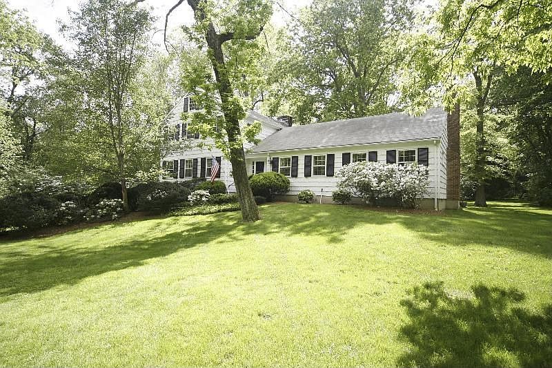2nd image of 8 Highfield Ln